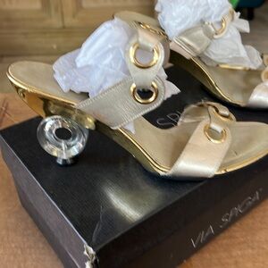 Onex Golden Ring Sandal with Clear Circular Heels. Sz 39. NEW